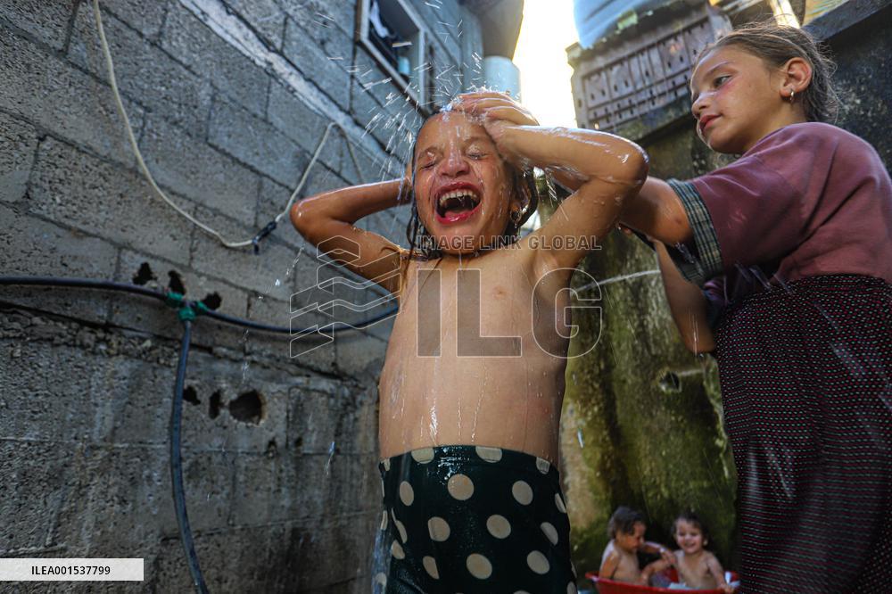 Heatwave And Power Shortages Hit Gaza