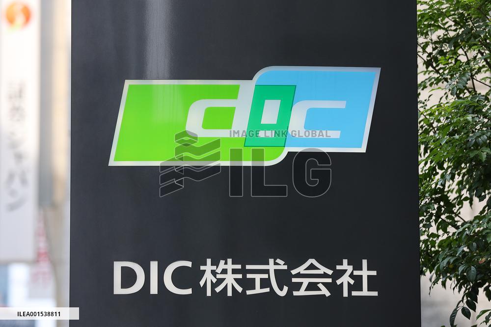 DIC signage and logos