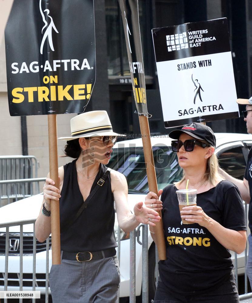 Susan Sarandon And Julianna Margulies At The Sag Actors Strike - NYC