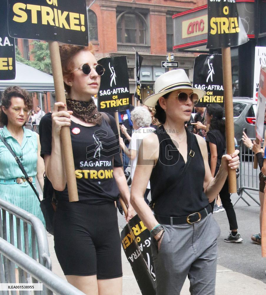 Susan Sarandon And Julianna Margulies At The Sag Actors Strike - NYC
