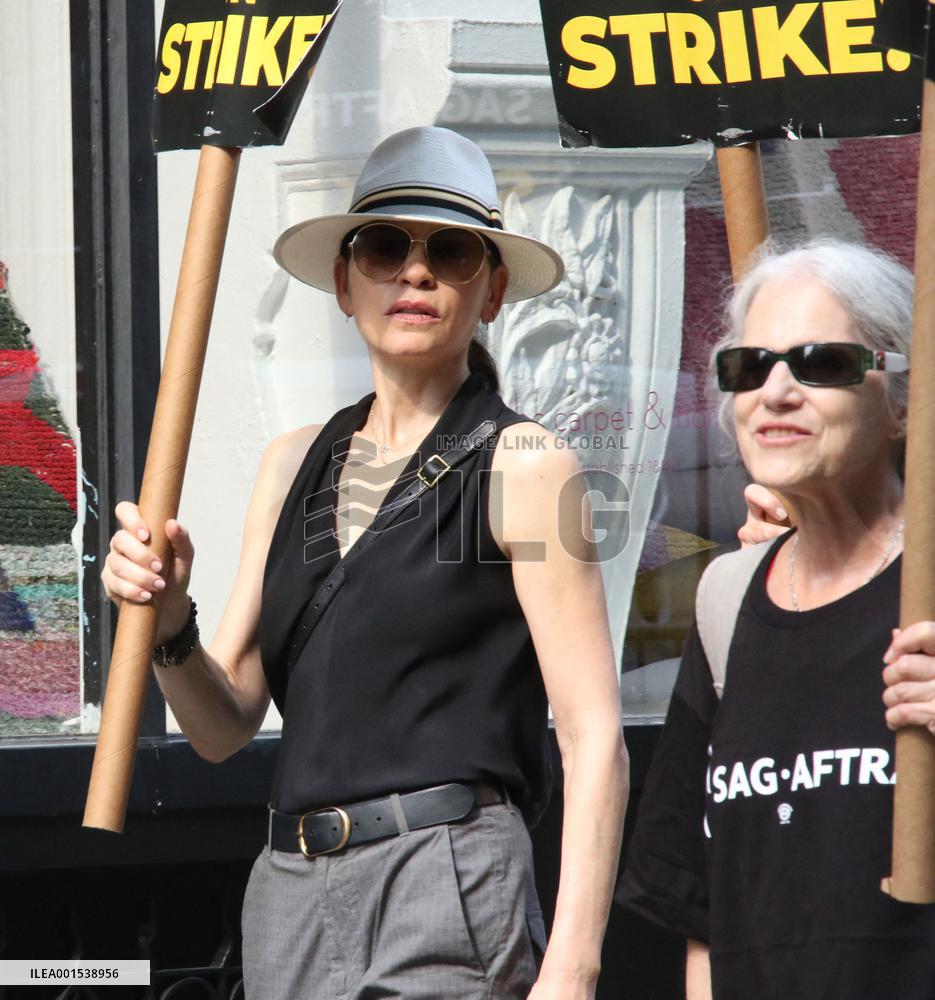 Susan Sarandon And Julianna Margulies At The Sag Actors Strike - NYC