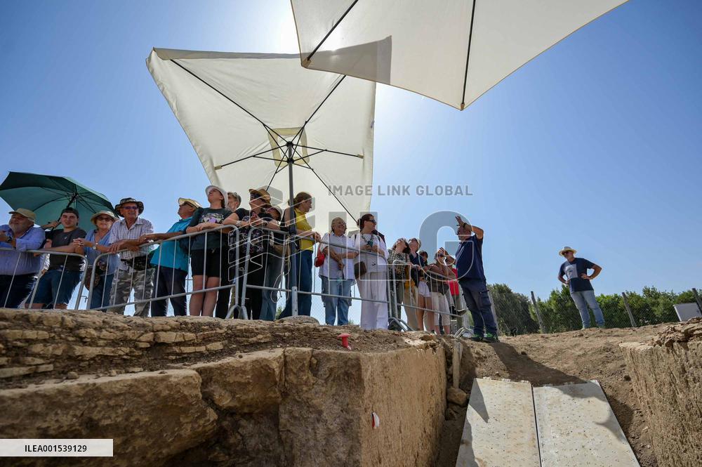 Discovery Of An Intact 2600-Year-Old Etruscan Tomb - Rome