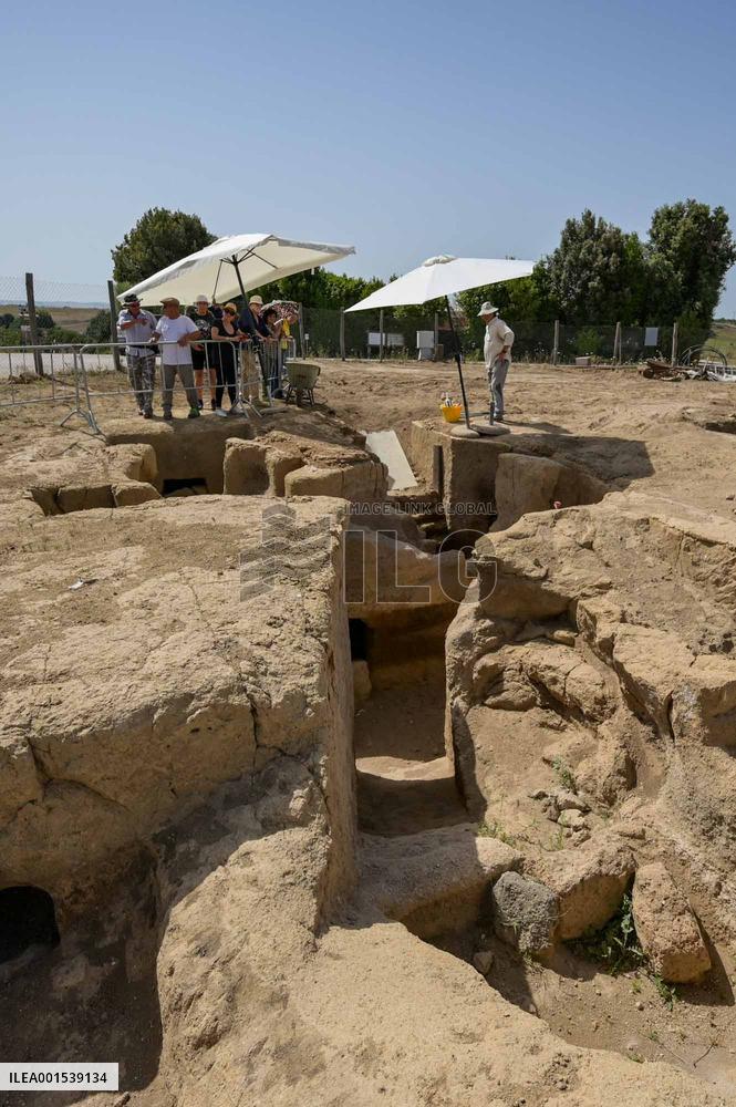 Discovery Of An Intact 2600-Year-Old Etruscan Tomb - Rome