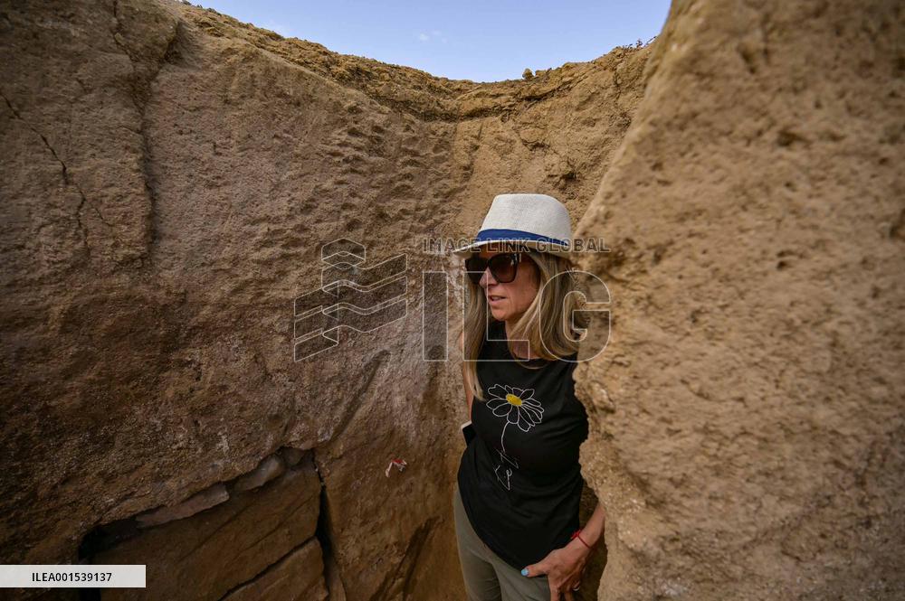 Discovery Of An Intact 2600-Year-Old Etruscan Tomb - Rome