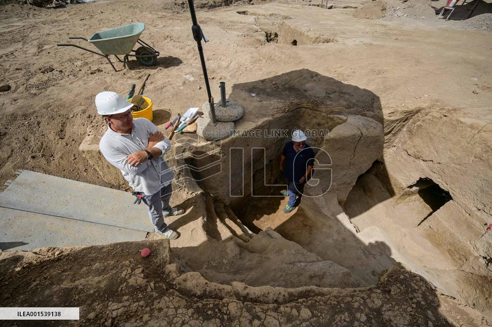 Discovery Of An Intact 2600-Year-Old Etruscan Tomb - Rome