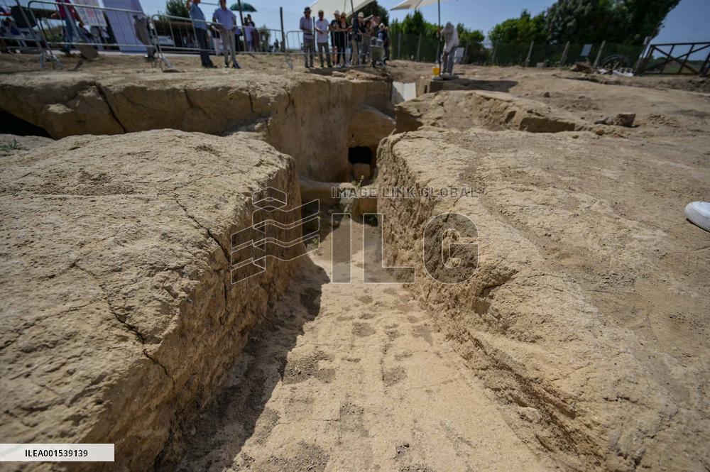 Discovery Of An Intact 2600-Year-Old Etruscan Tomb - Rome