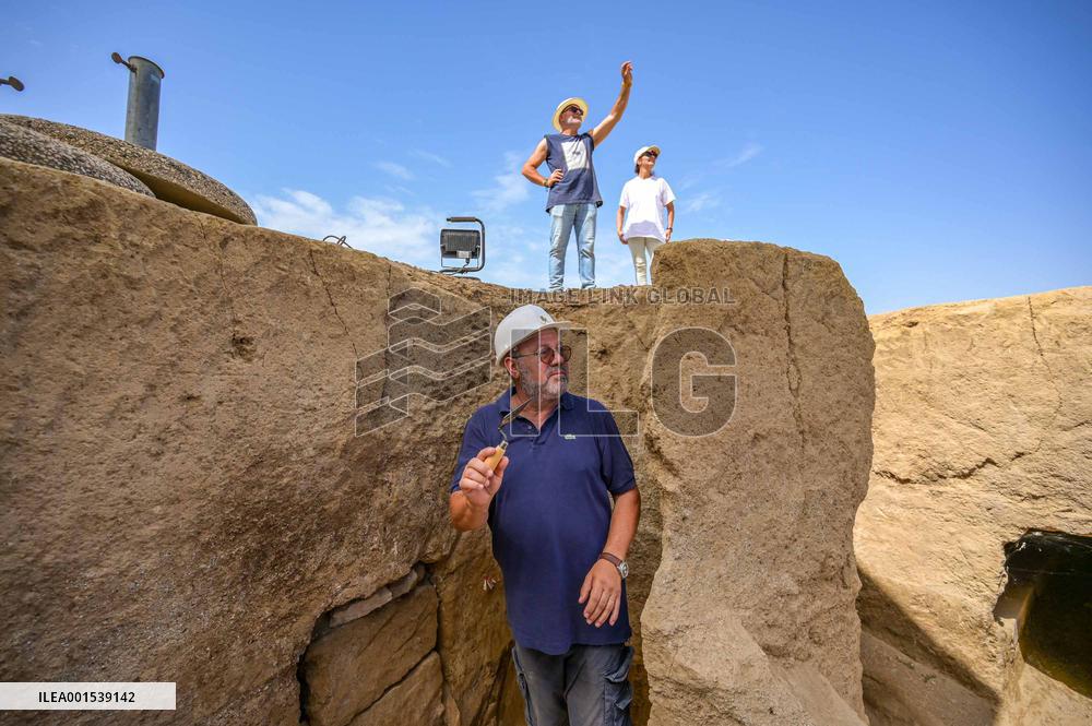 Discovery Of An Intact 2600-Year-Old Etruscan Tomb - Rome