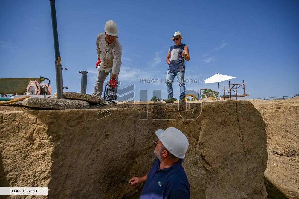 Discovery Of An Intact 2600-Year-Old Etruscan Tomb - Rome