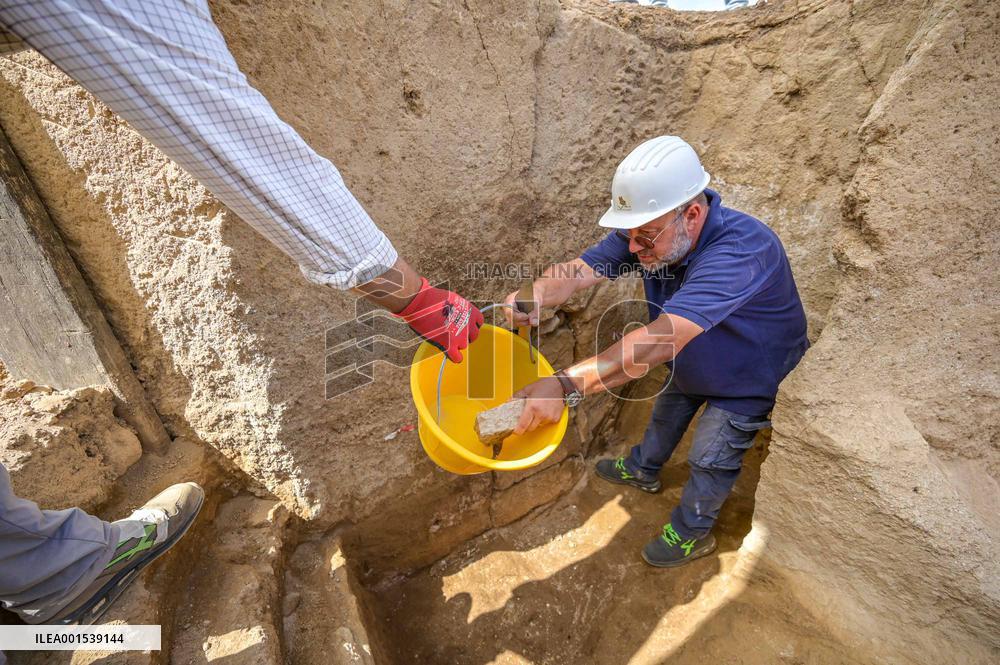 Discovery Of An Intact 2600-Year-Old Etruscan Tomb - Rome
