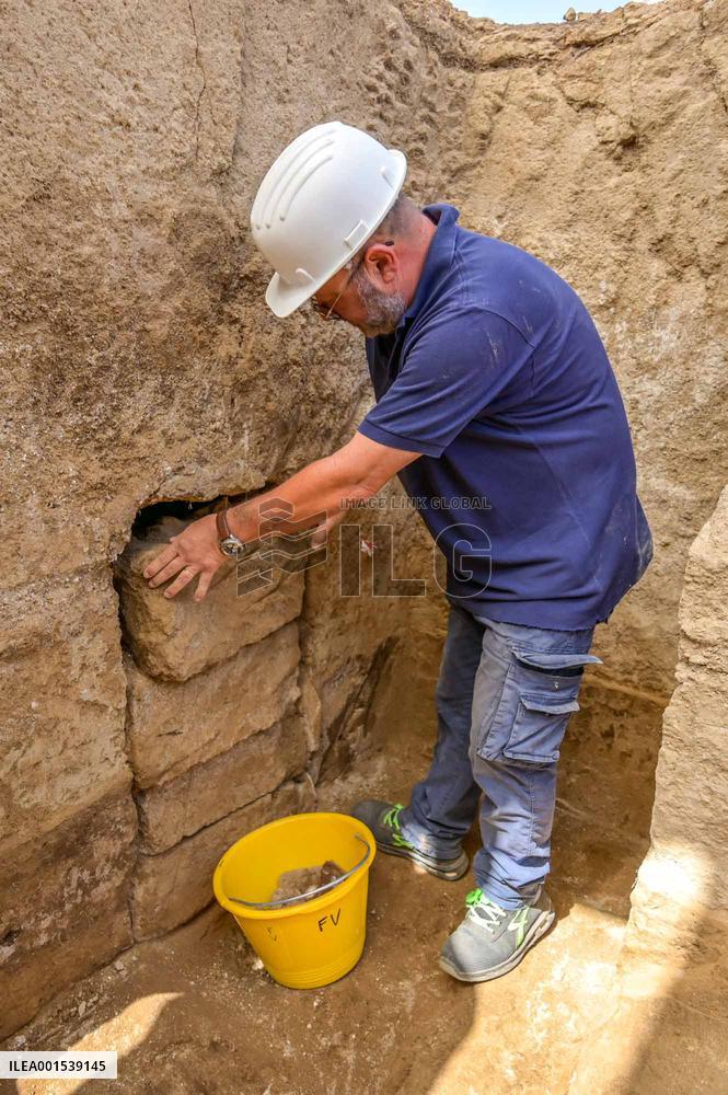 Discovery Of An Intact 2600-Year-Old Etruscan Tomb - Rome