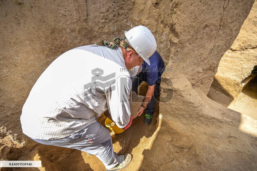 Discovery Of An Intact 2600-Year-Old Etruscan Tomb - Rome