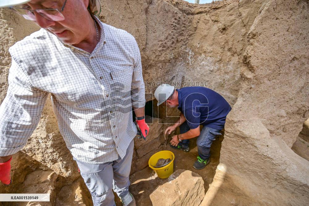 Discovery Of An Intact 2600-Year-Old Etruscan Tomb - Rome