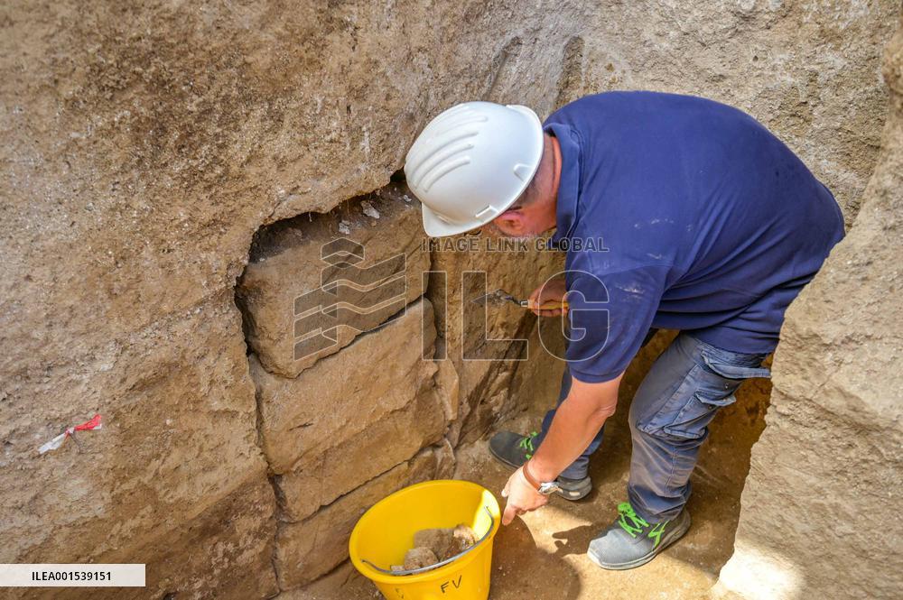 Discovery Of An Intact 2600-Year-Old Etruscan Tomb - Rome