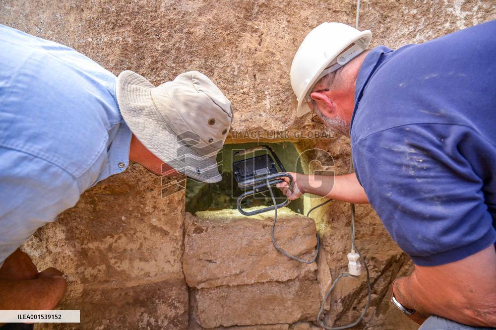 Discovery Of An Intact 2600-Year-Old Etruscan Tomb - Rome