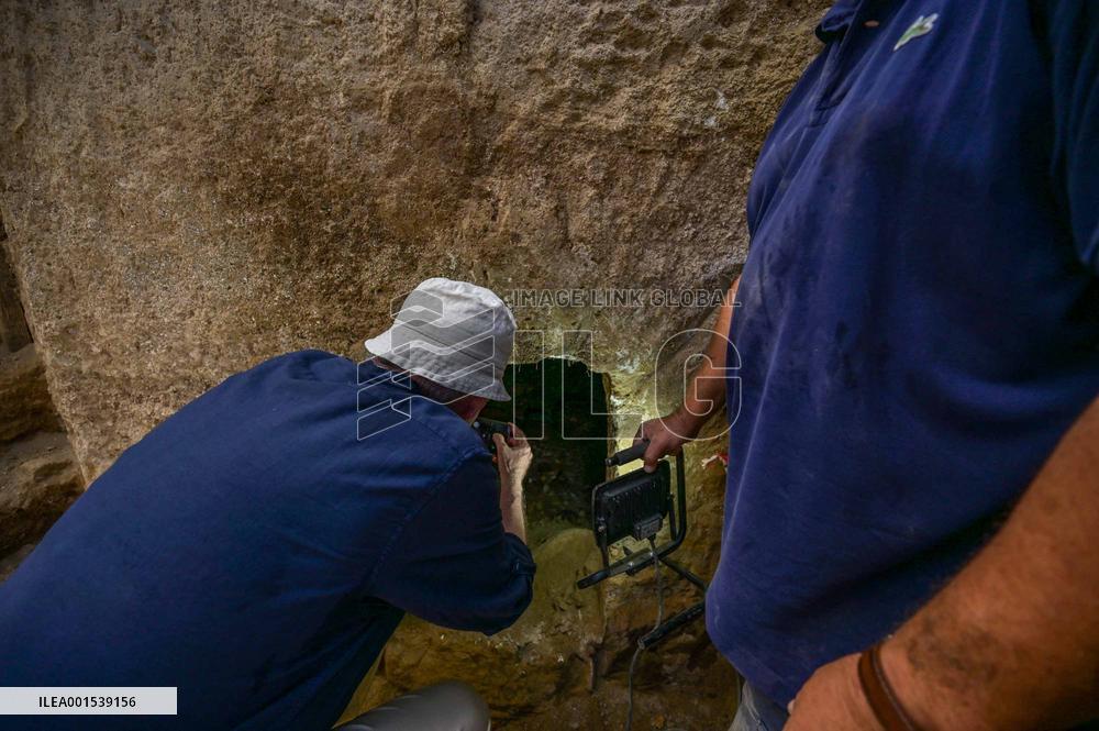 Discovery Of An Intact 2600-Year-Old Etruscan Tomb - Rome