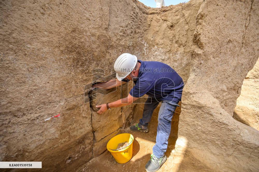 Discovery Of An Intact 2600-Year-Old Etruscan Tomb - Rome