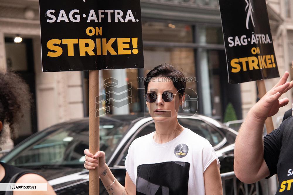 SAG-AFTRA Members Join The Picket Line In New York City