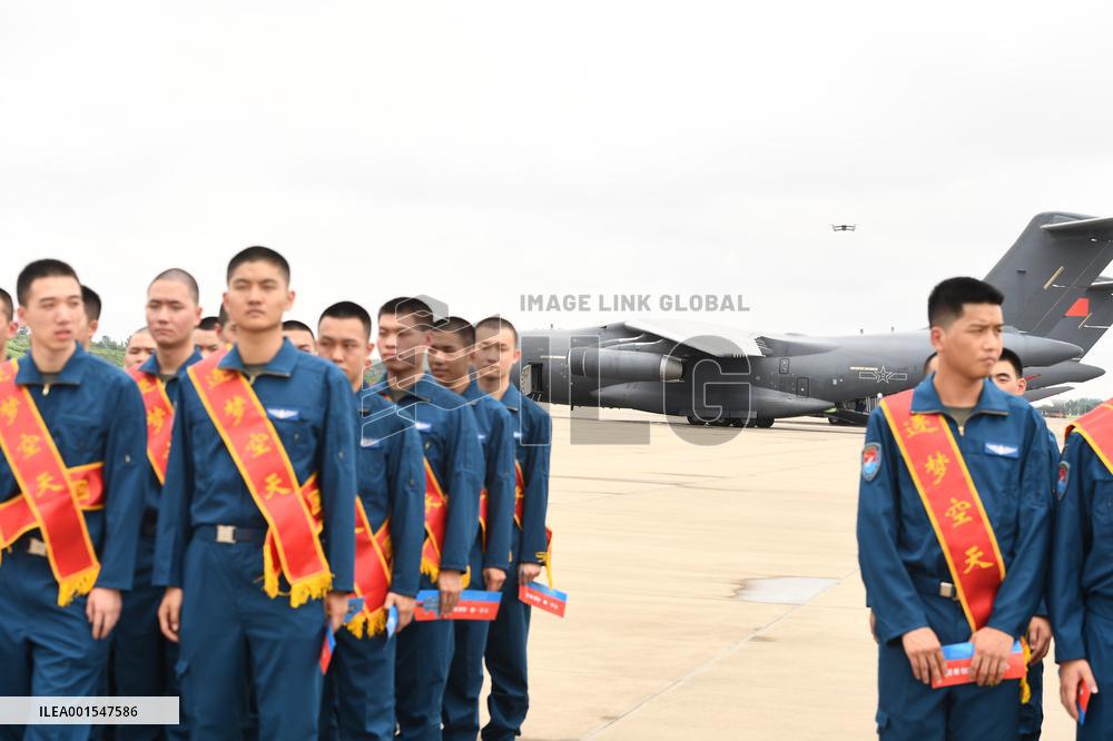 The Air Force Uses The Y-20 To Fly Air Cadets to The Air Force Aviation University in Nanjing, China