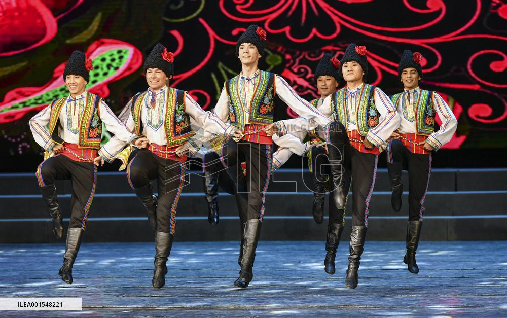 CHINA-XINJIANG-KAZAKHSTAN-SONG AND DANCE PARTY-"AFFLUENT HOMETOWN" (CN)