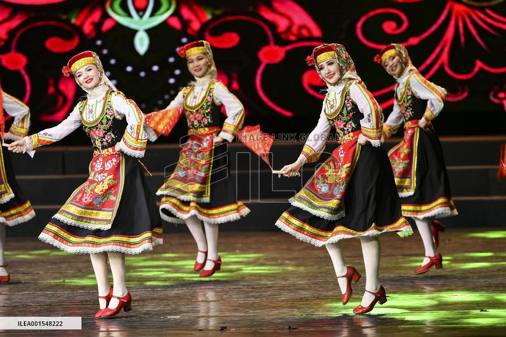 CHINA-XINJIANG-KAZAKHSTAN-SONG AND DANCE PARTY-"AFFLUENT HOMETOWN" (CN)