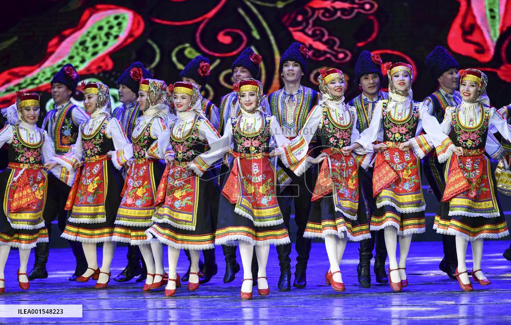 CHINA-XINJIANG-KAZAKHSTAN-SONG AND DANCE PARTY-"AFFLUENT HOMETOWN" (CN)