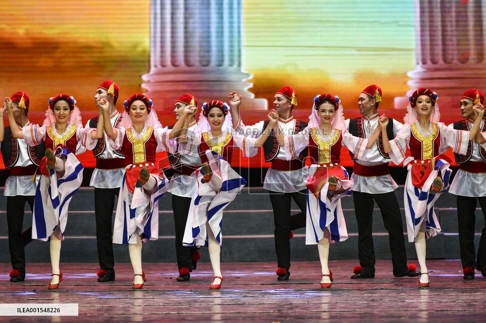 CHINA-XINJIANG-KAZAKHSTAN-SONG AND DANCE PARTY-"AFFLUENT HOMETOWN" (CN)