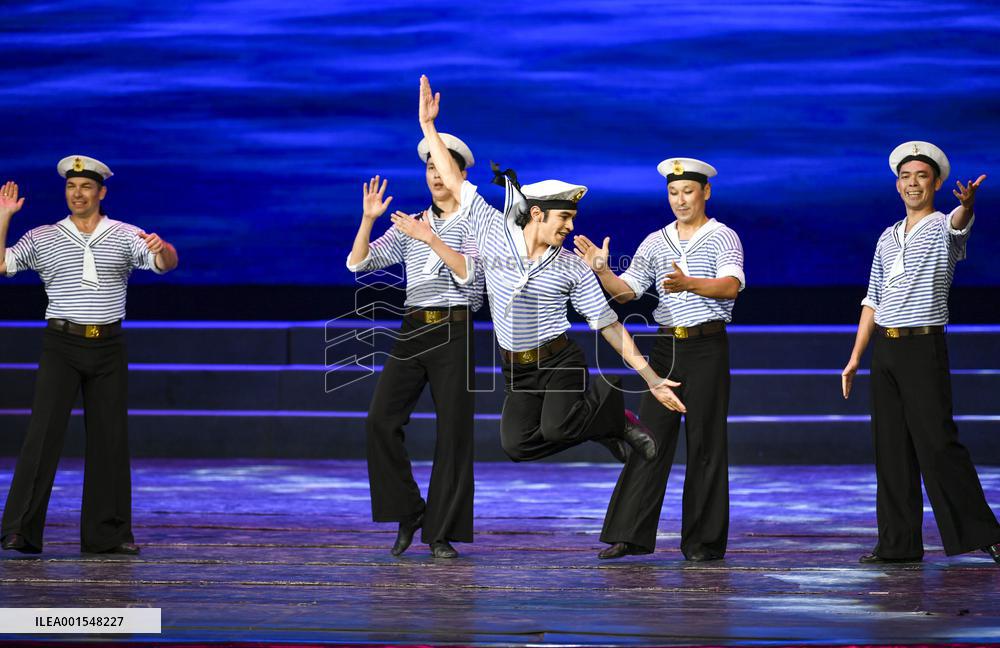 CHINA-XINJIANG-KAZAKHSTAN-SONG AND DANCE PARTY-"AFFLUENT HOMETOWN" (CN)