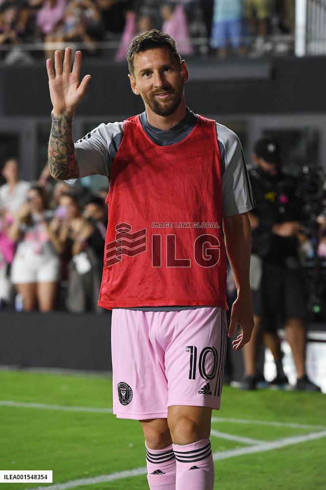 Lionel Messi Makes Debut For Inter Milan Cf Watched By A List Celebrities In The Crowd