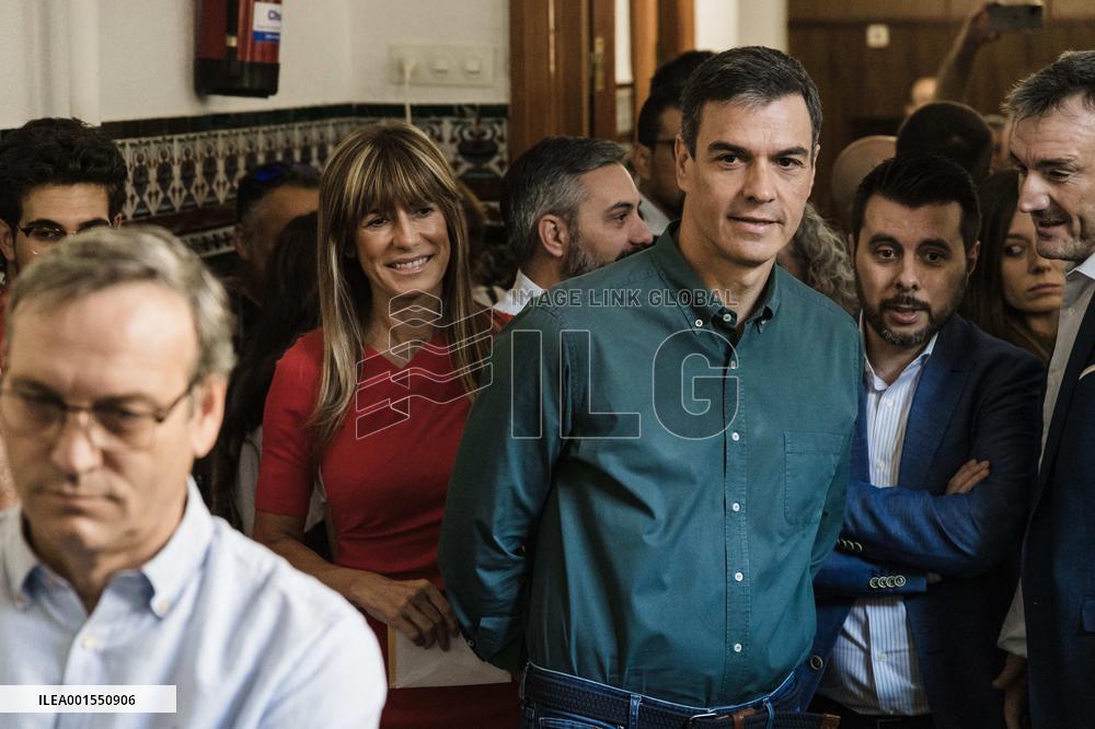 Pedro Sanchez votes for the general elections - Madrid