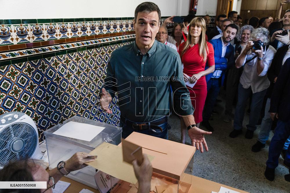 Pedro Sanchez votes for the general elections - Madrid
