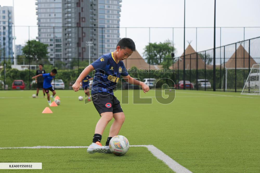 Xinhua Headlines: Chinese city of youth, Chengdu, bracing for World University Games