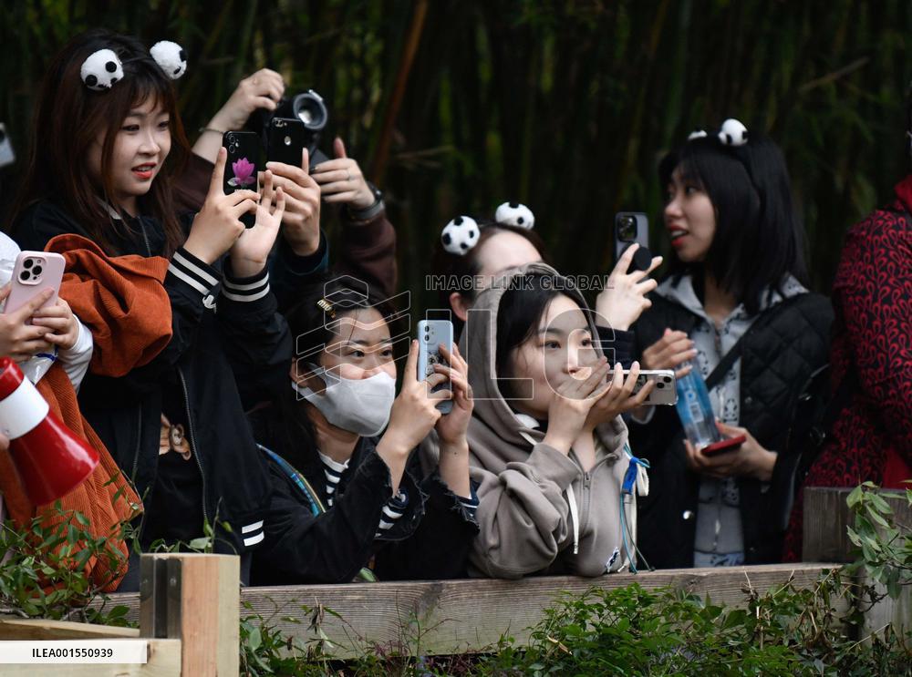 Xinhua Headlines: Chinese city of youth, Chengdu, bracing for World University Games