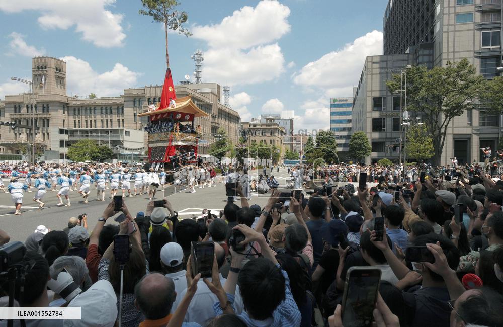 Yamahoko parade at Kyoto's Gion Festival