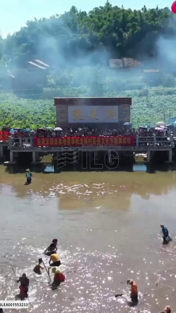 Fish-catching competition in south China's Guangxi
