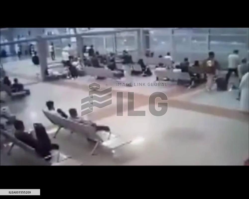 11 injured after powerful storm smashes airport glass wall in S. Yemen