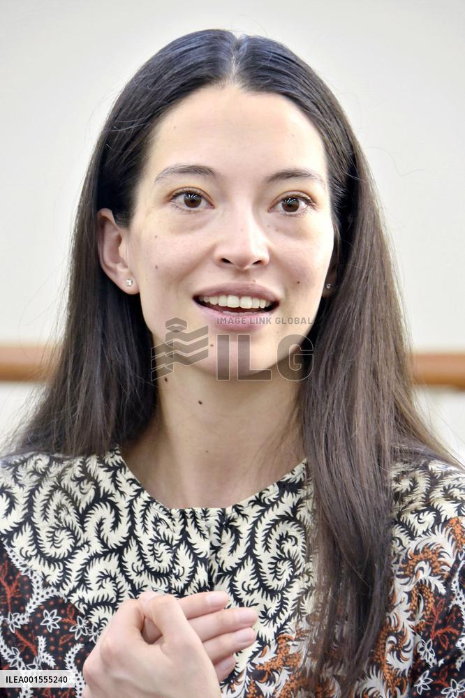 Ballet dancer Hannah O'Neill