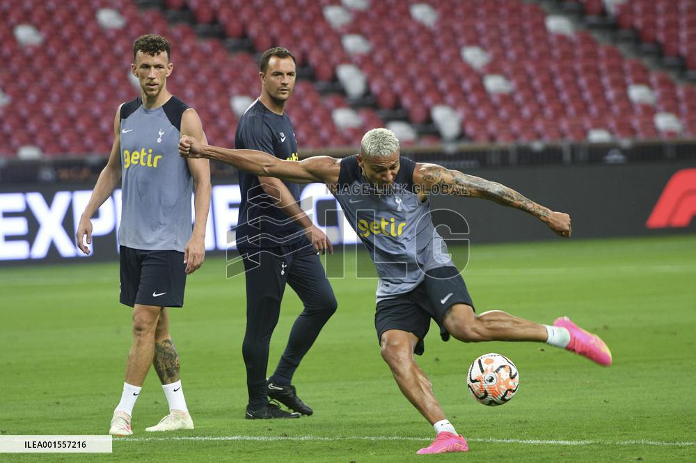 (SP)SINGAPORE-FOOTBALL-SINGAPORE FESTIVAL-TRAINING SESSION