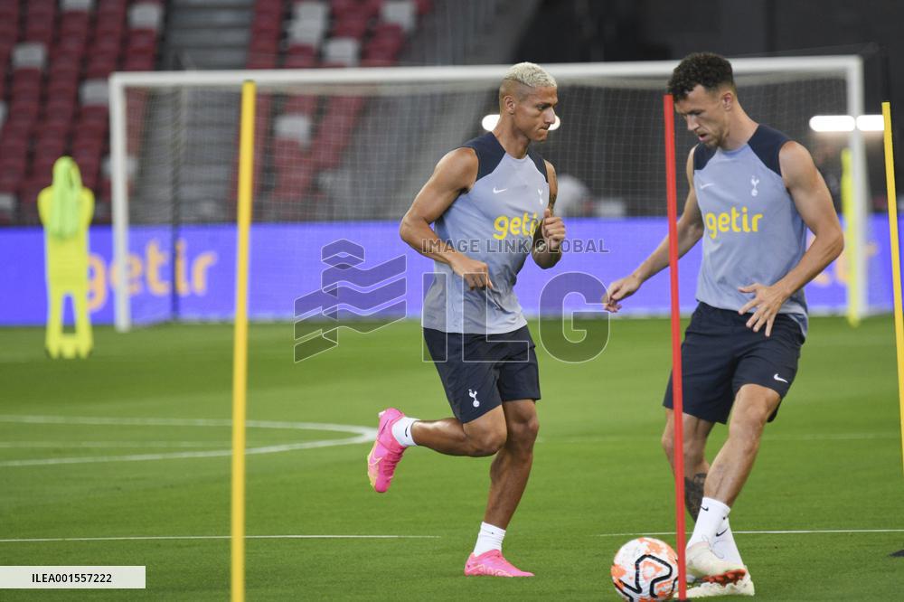 (SP)SINGAPORE-FOOTBALL-SINGAPORE FESTIVAL-TRAINING SESSION