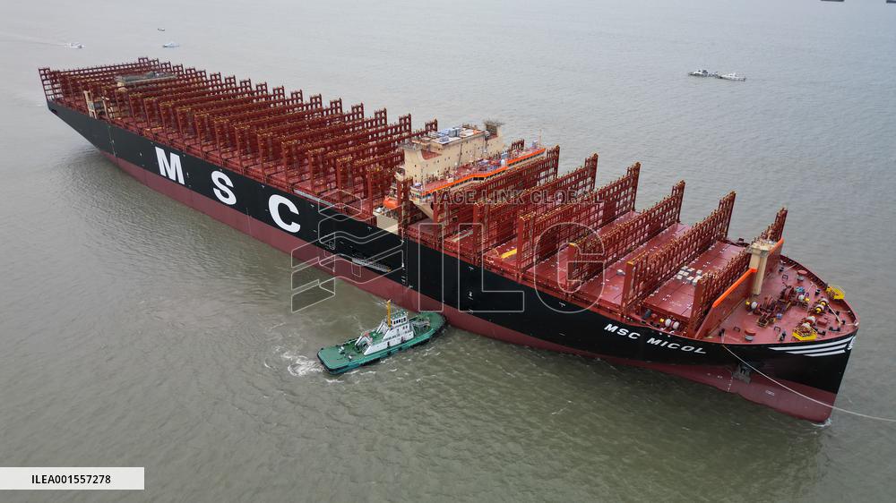 The World Largest Newly Built Container Ship Towing Operation on the Yangtze River