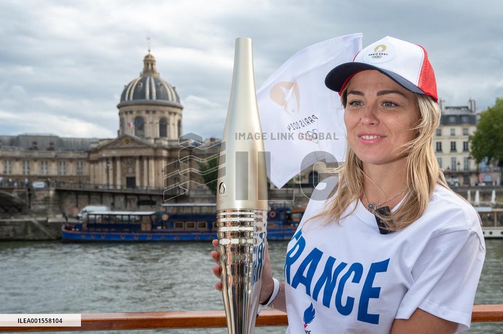 (SP)FRANCE-PARIS-OLYMPICS-TORCH