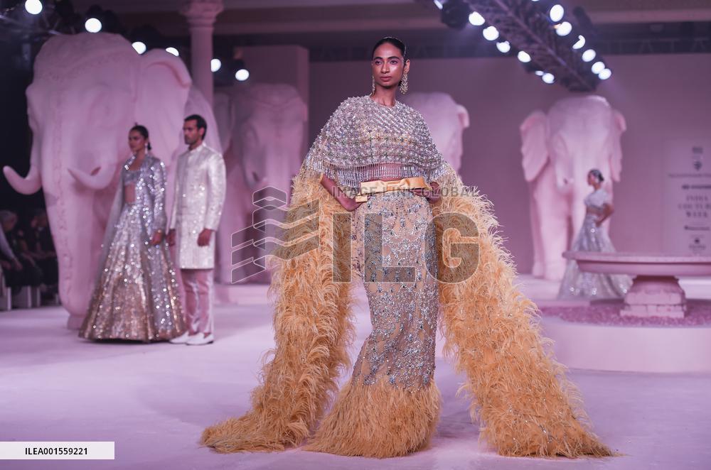 INDIA-NEW DELHI-FASHION SHOW-FDCI INDIA COUTURE WEEK