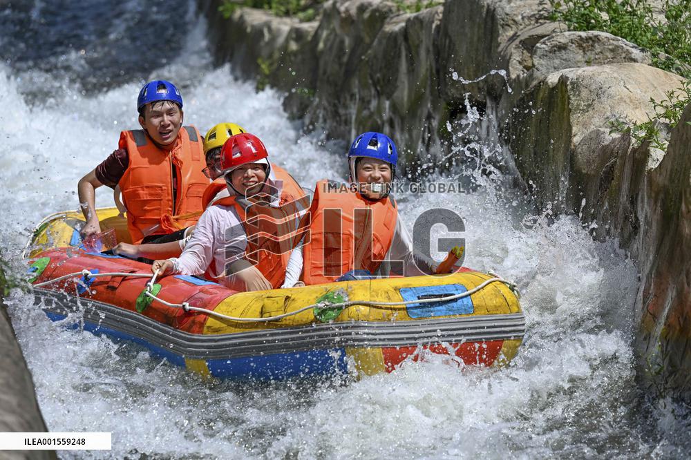 Xinhua Headlines: Let's be cool. Hot weather shapes new consumer trends in China