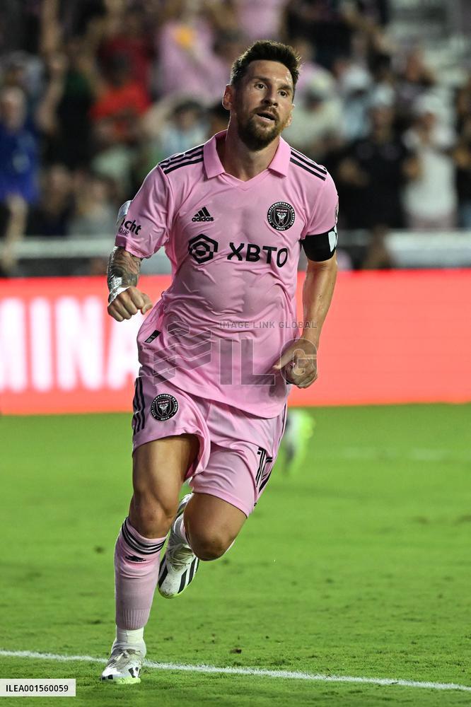 Lionel Messi playing in the League's Cup match against Atlanta United