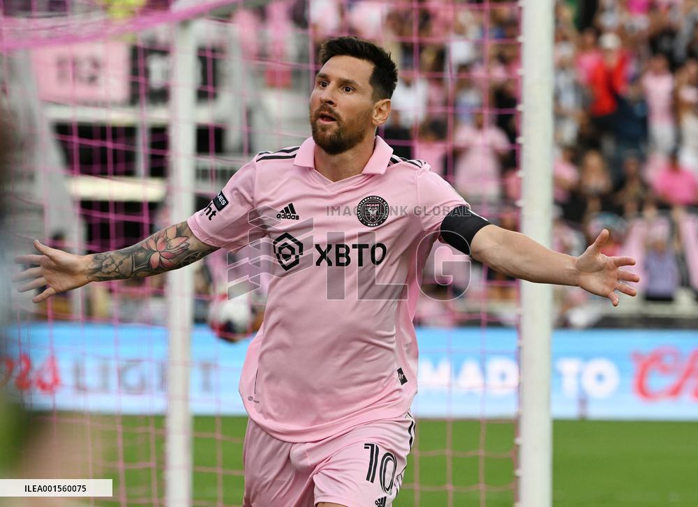 Lionel Messi playing in the League's Cup match against Atlanta United
