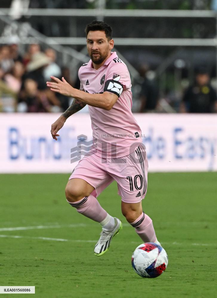Lionel Messi playing in the League's Cup match against Atlanta United