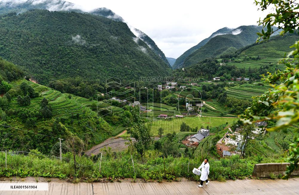 CHINA-GUIZHOU-WEINING-DISABLED RURAL DOCTOR (CN)