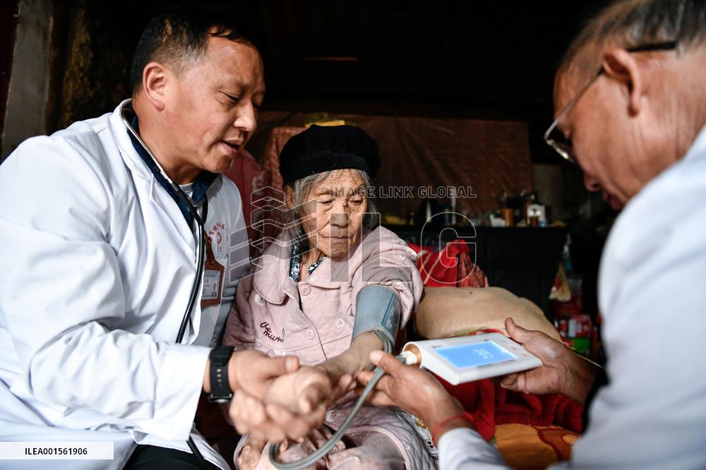 CHINA-GUIZHOU-WEINING-DISABLED RURAL DOCTOR (CN)