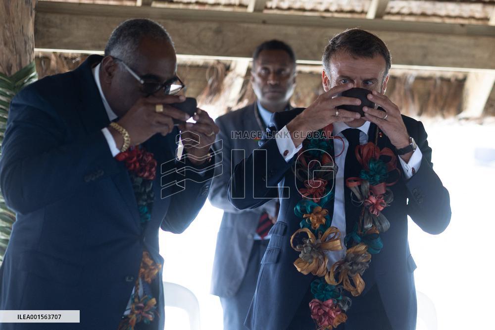 Macron meets Vanuatu Prime Minister - Vanuatu