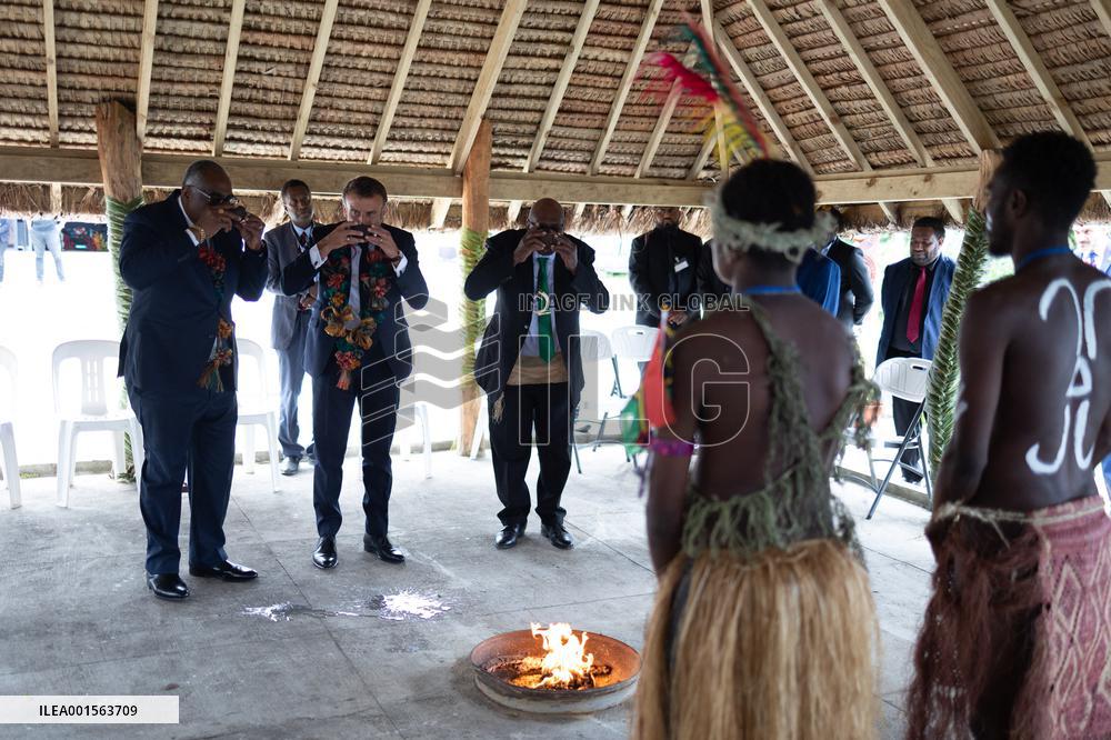 Macron meets Vanuatu Prime Minister - Vanuatu