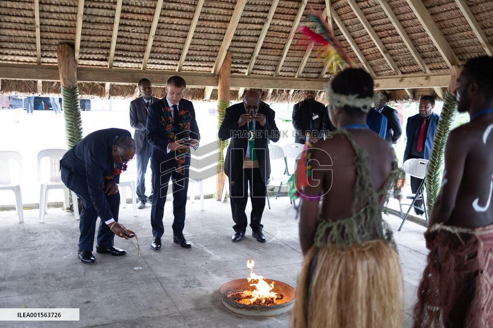Macron meets Vanuatu Prime Minister - Vanuatu